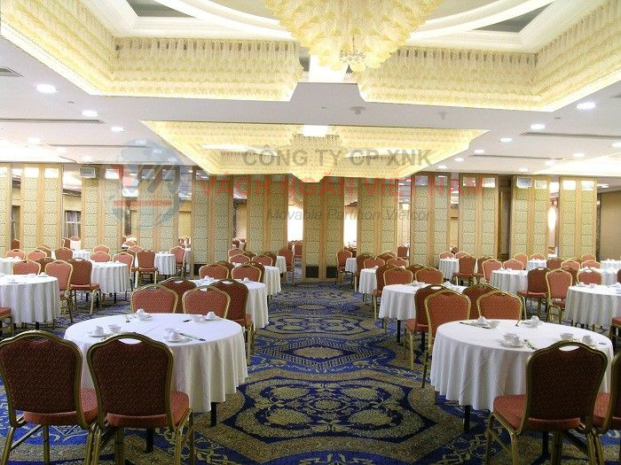 Nhà hàng sử dụng vách ngăn di động tạo...