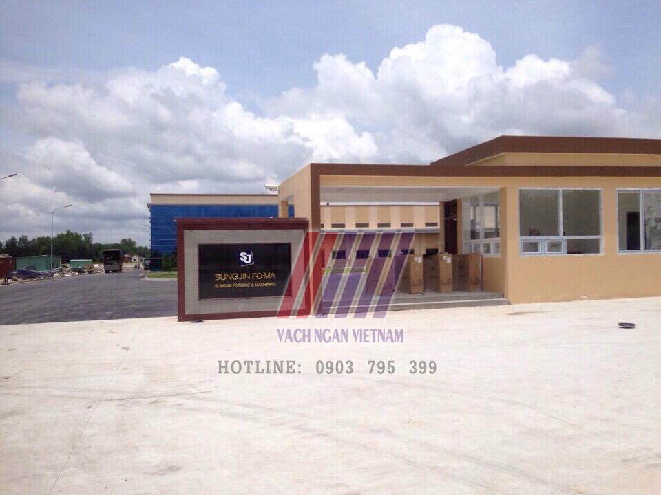 Thi Công Vách Ngăn Vệ Sinh Tại KCN Mỹ Phước 3 Bến Cát