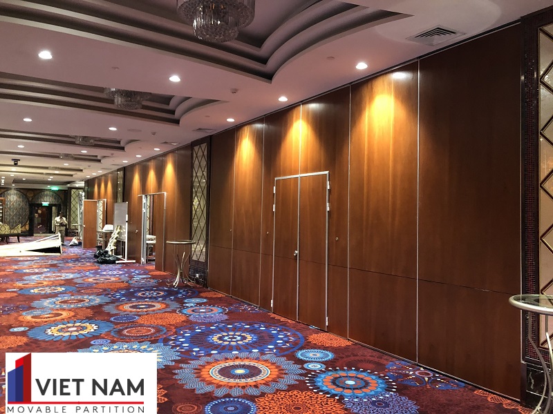 Vách ngăn MDF phủ veneer sơn PU cho Windsor Plaza 